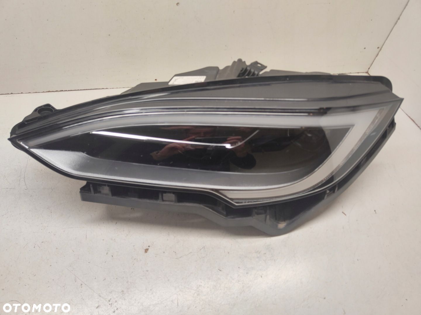 TESLA S PLAID LAMPA LEWY PRZÓD 156371300D - 1
