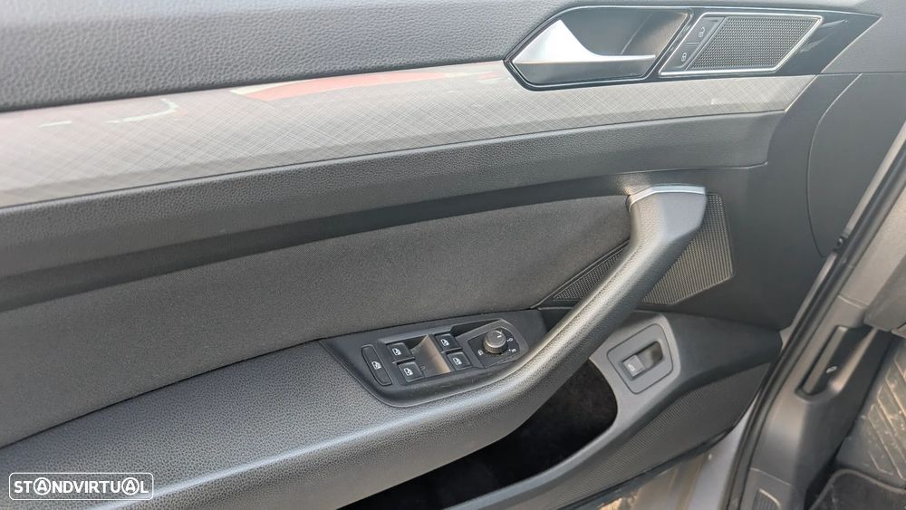 VW Passat Variant 2.0 TDI Business DSG - 14