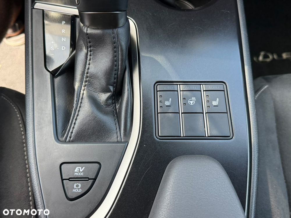 Lexus UX 250h - 22