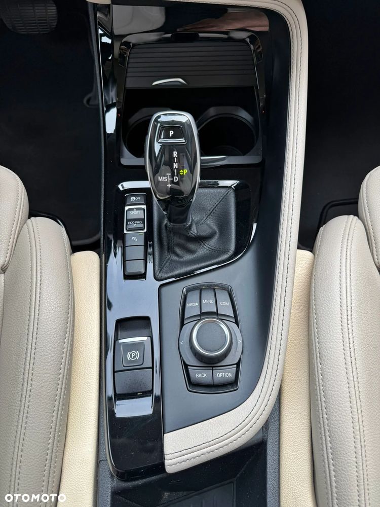 BMW X1 sDrive18i Sport Line - 18