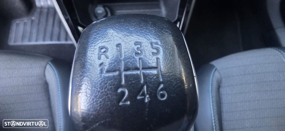 Peugeot 2008 1.5 BlueHDi Allure Pack - 30