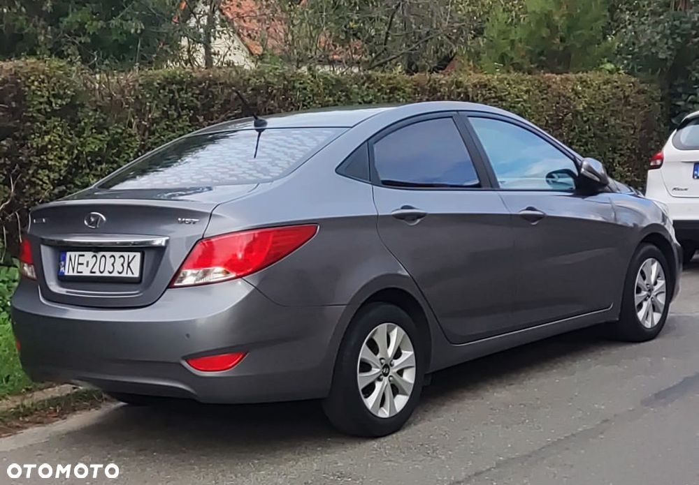 Hyundai Accent - 4