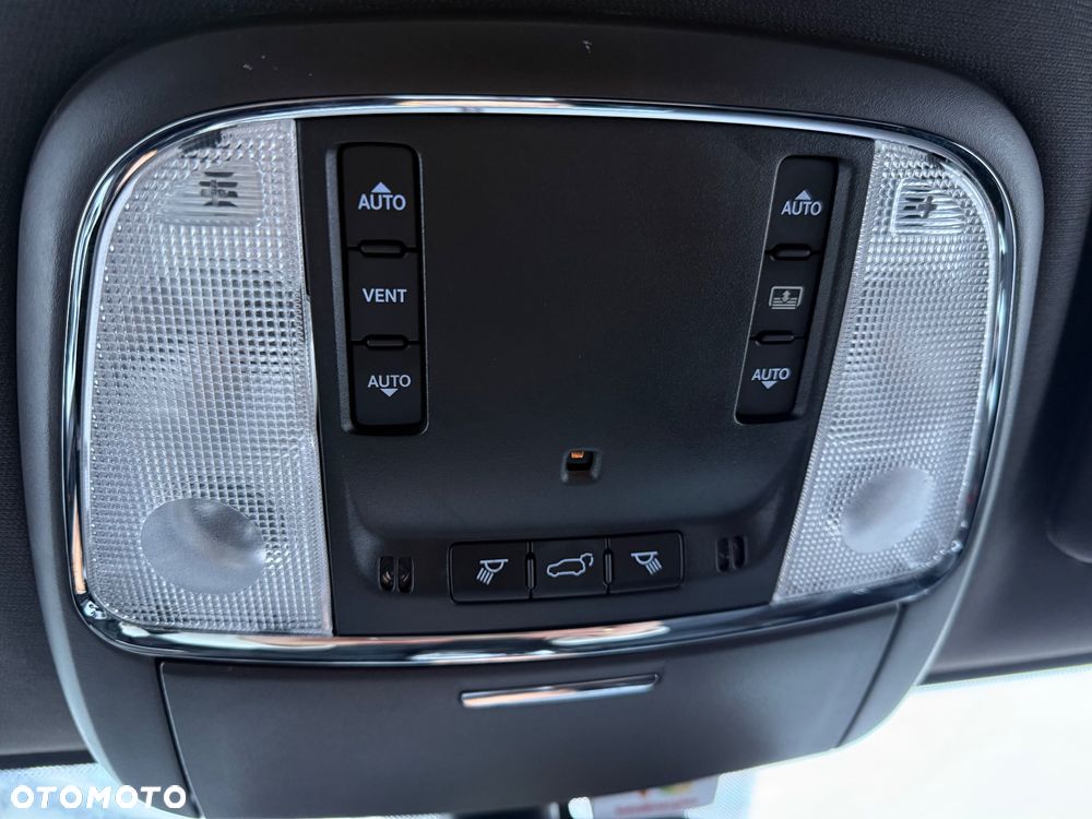 Jeep Grand Cherokee - 21