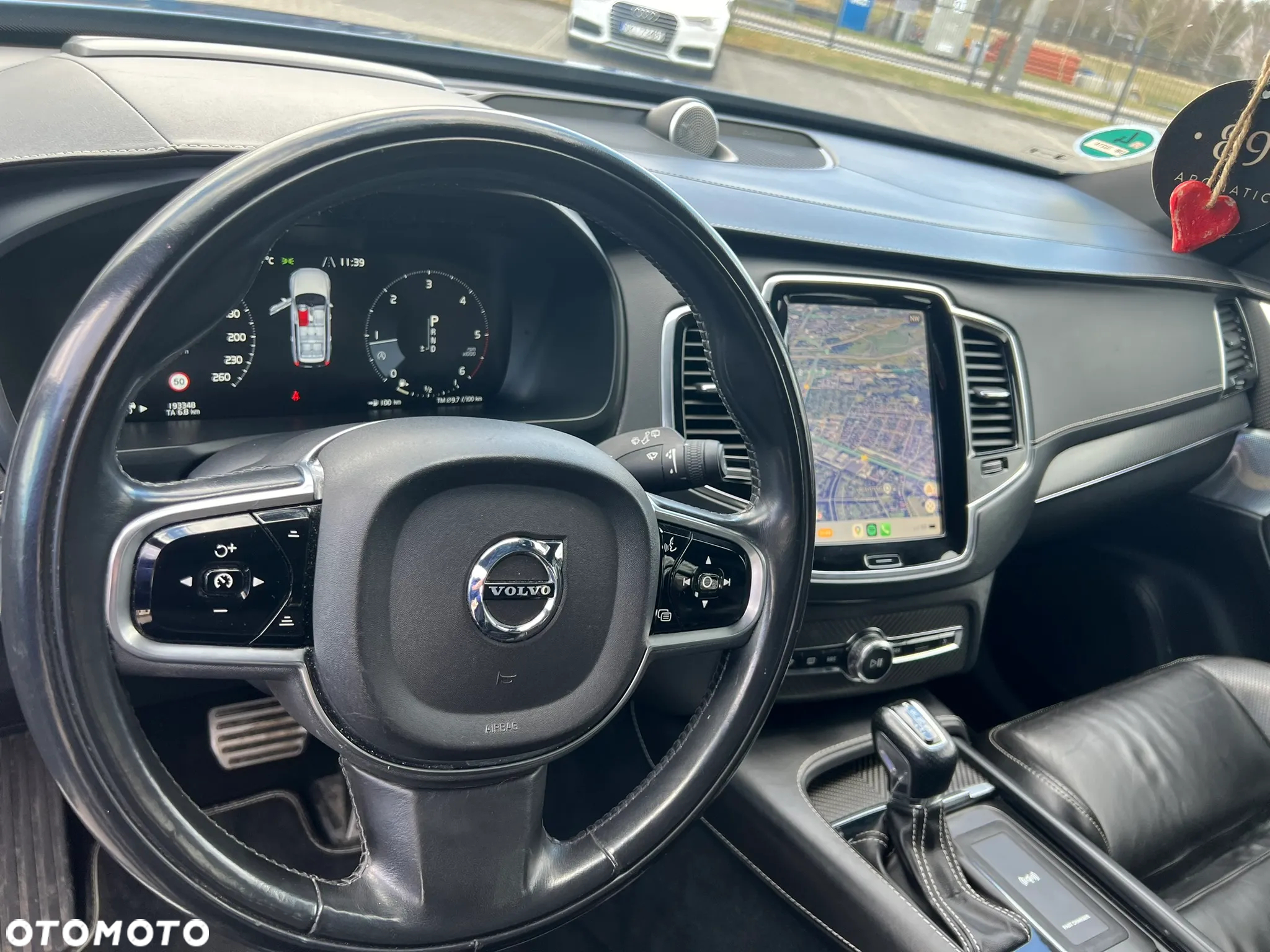 Volvo XC 90 D5 AWD R-Design 7os - 12