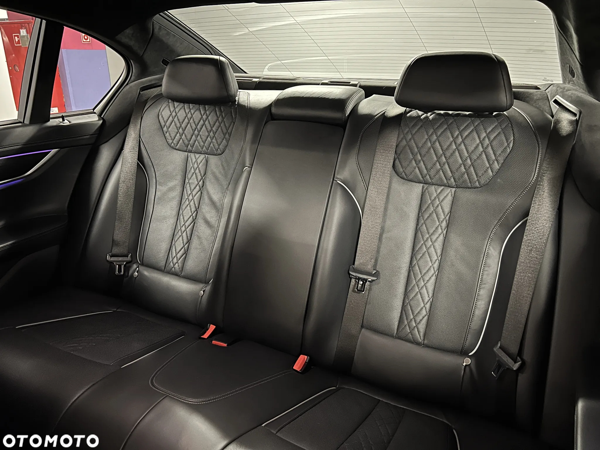 BMW Seria 7 750i xDrive - 17