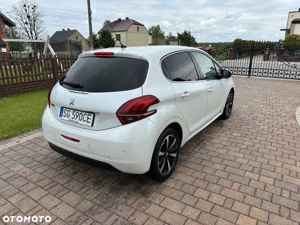 Peugeot 208 1.2 PureTech GPF Signature S&S - 4