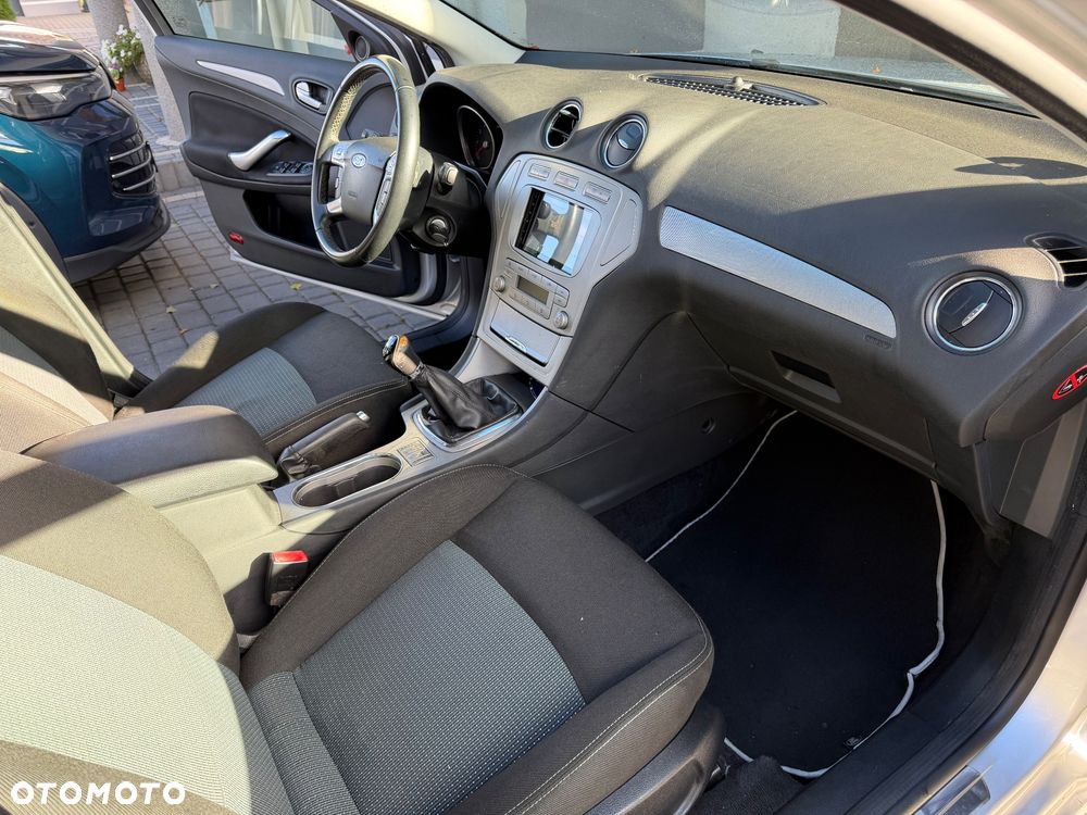 Ford Mondeo - 25