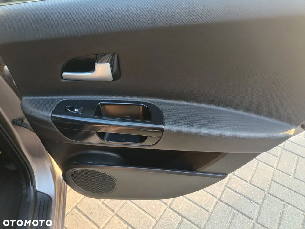 Kia Ceed Cee'd 2.0 crdi Optimum + - 23