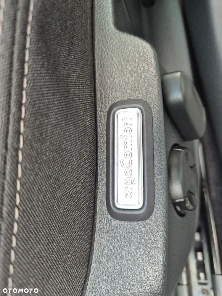 Volkswagen Passat - 33