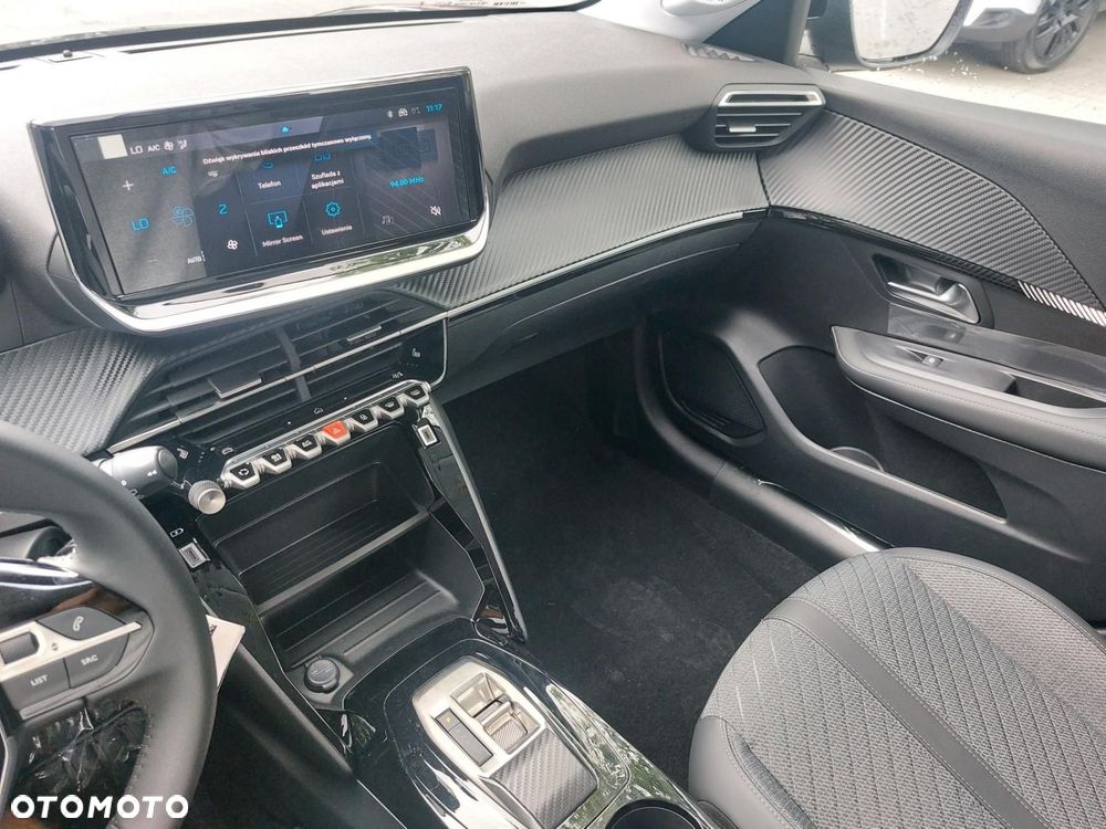 Peugeot 208 - 18