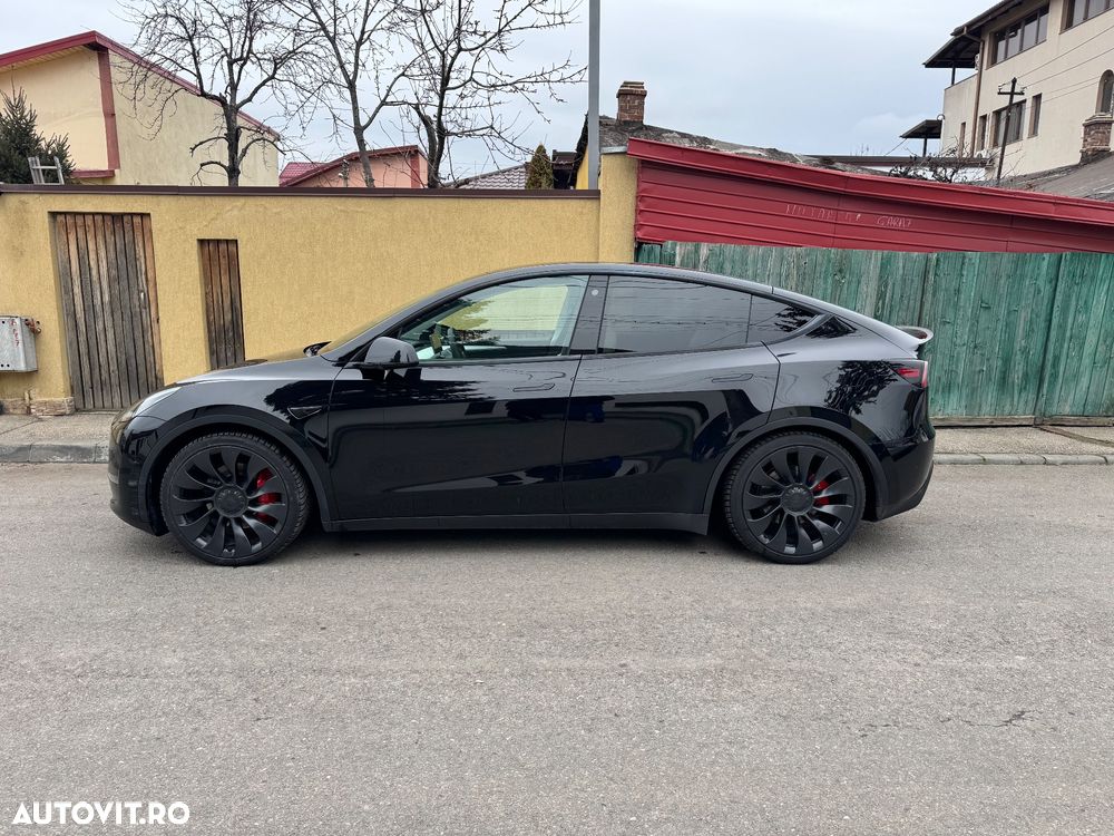 Tesla Model Y - 4