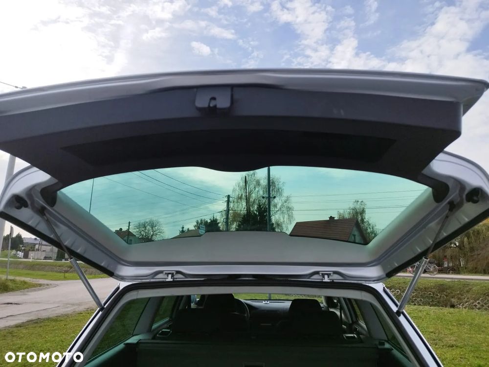 Volkswagen Passat 1.6 Comfortline - 18