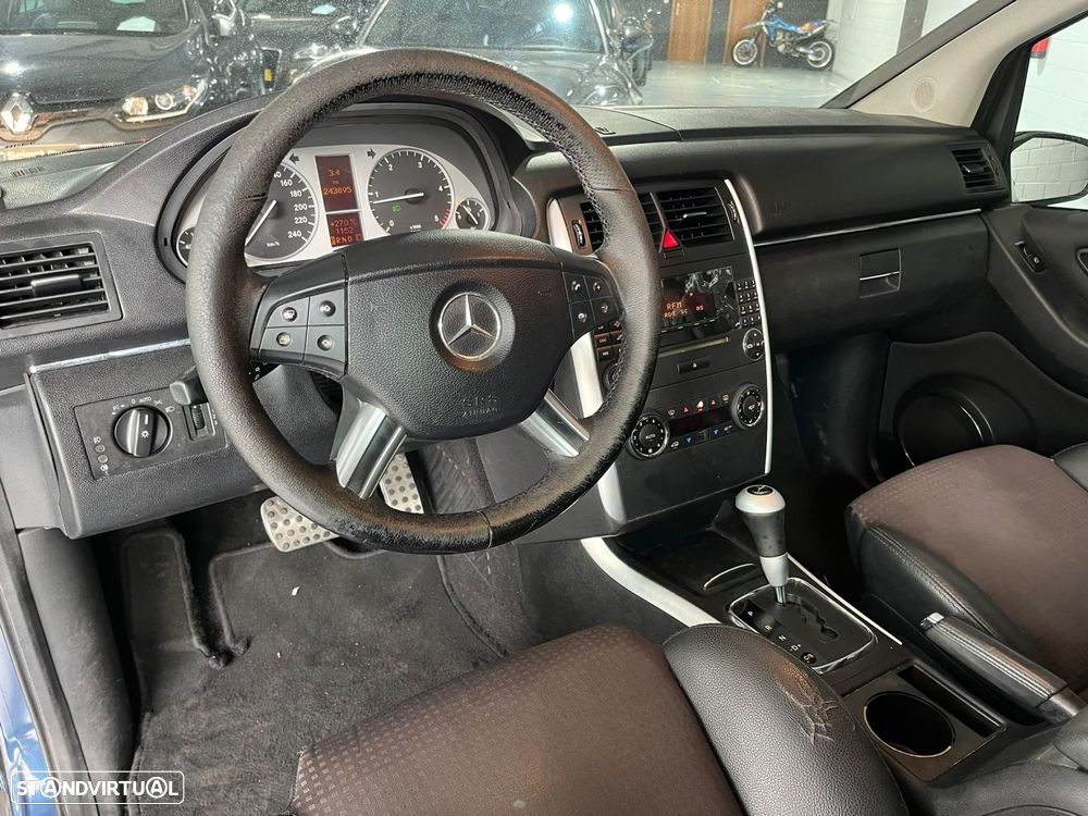Mercedes-Benz B 200 CDi Autotronic - 13