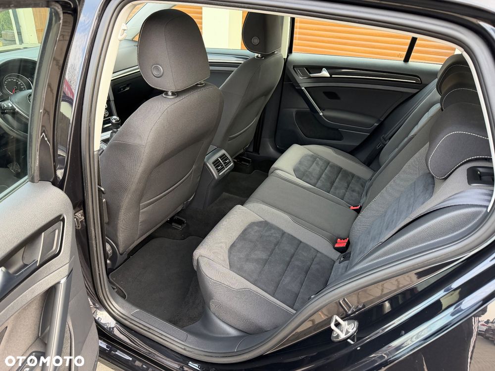 Volkswagen Golf 1.6 TDI DPF Highline - 22