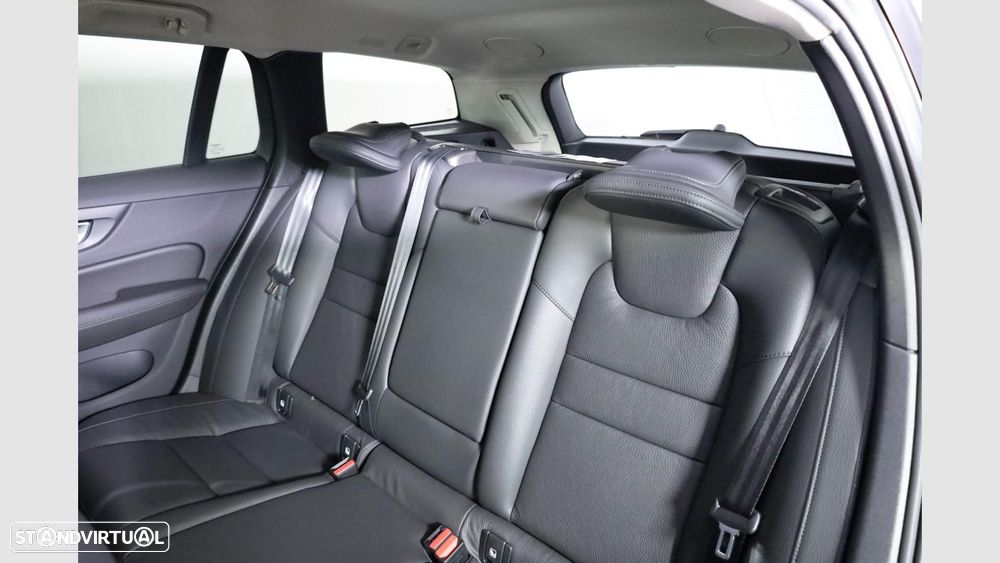 Volvo V60 2.0 T6 AWD TE Plus Dark - 19