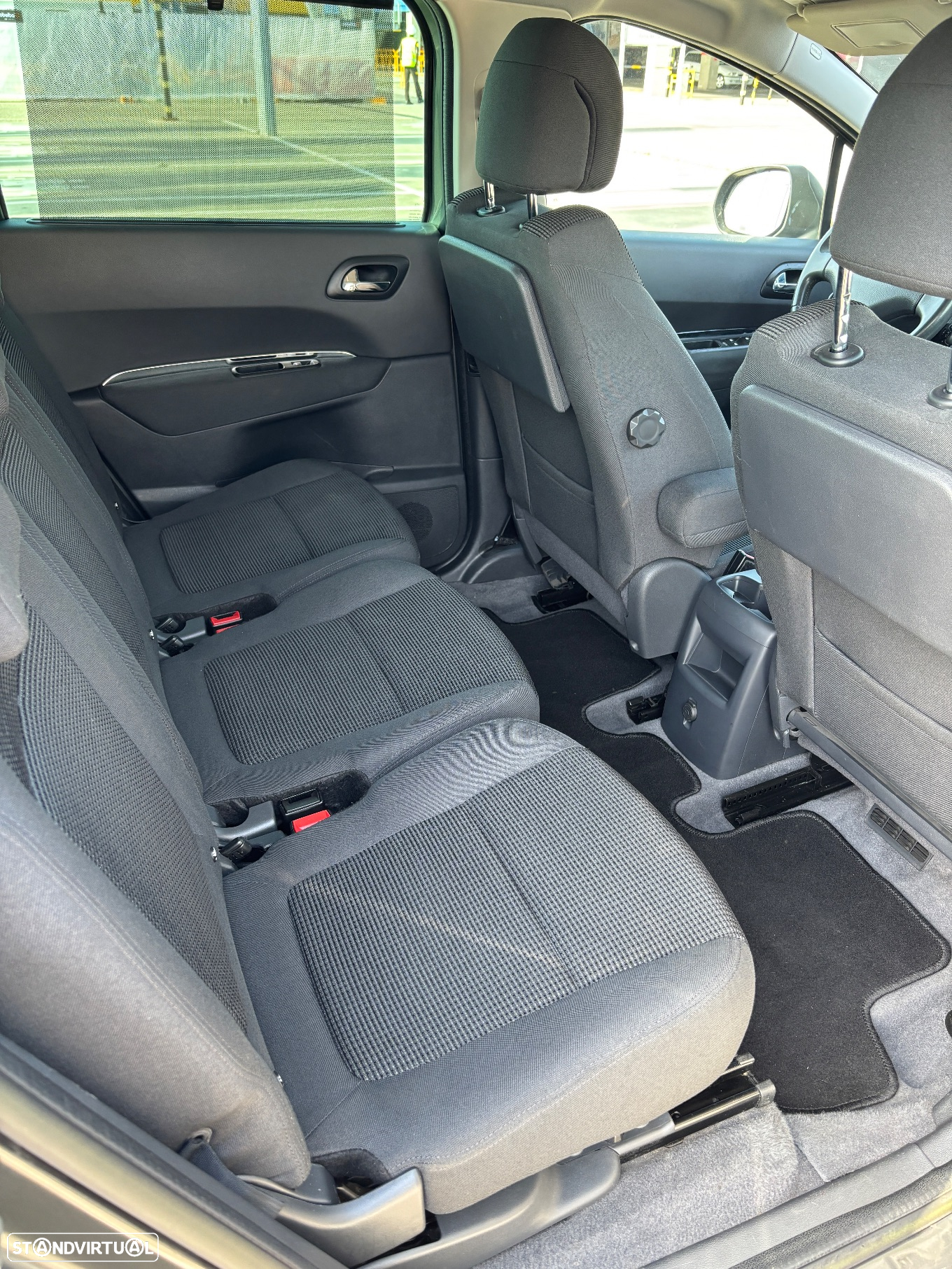 Peugeot 5008 1.6 E-HDi 7L Allure 2-Tronic - 13