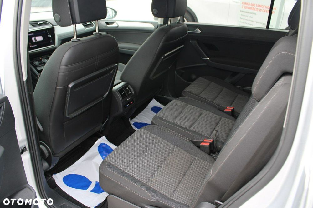 Volkswagen Touran - 16