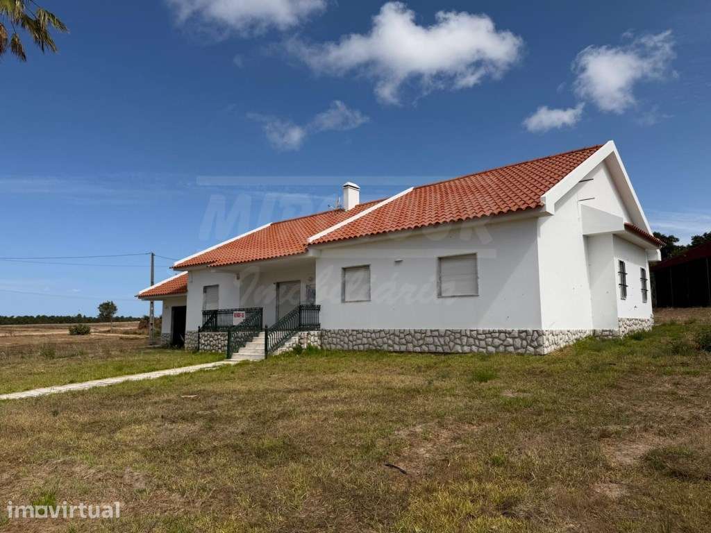 Moradia T4 com amplo terreno a poucos minutos da praia de Santo André - Grande imagem: 3/36