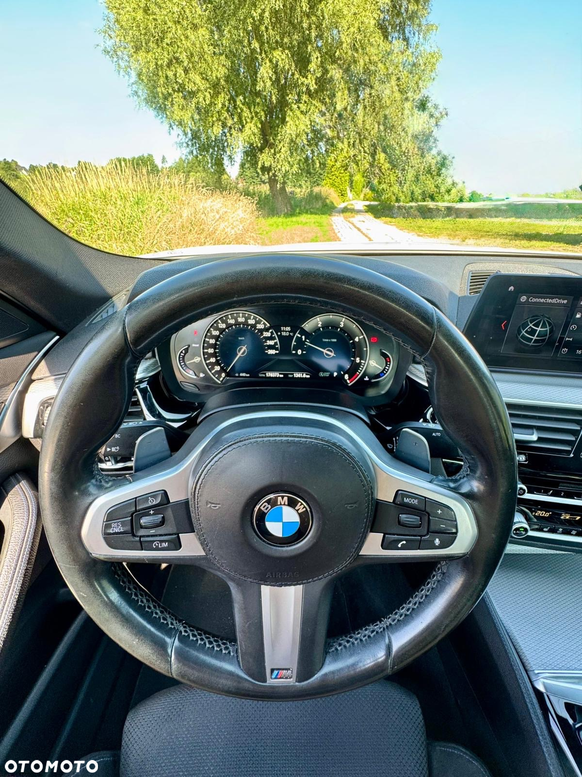 BMW Seria 5 520d xDrive - 12