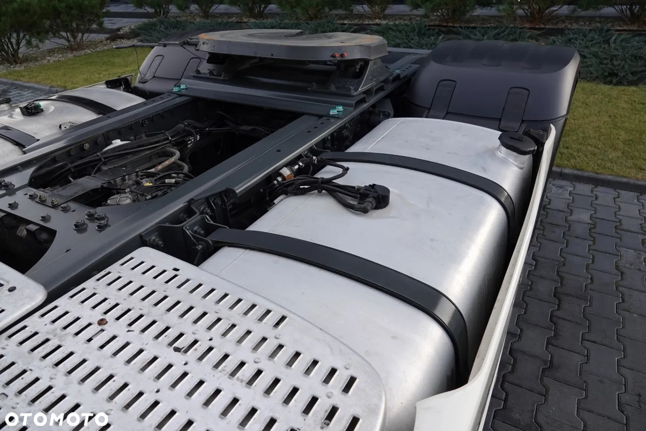 DAF XF 510 / RETARDER / BOGATA WERSJA / DUŻE NAVI / ORUROWANIE / PO ZŁOTYM KONTRAKCIE / INDYVIDUAL / OPONY 100 % - 11