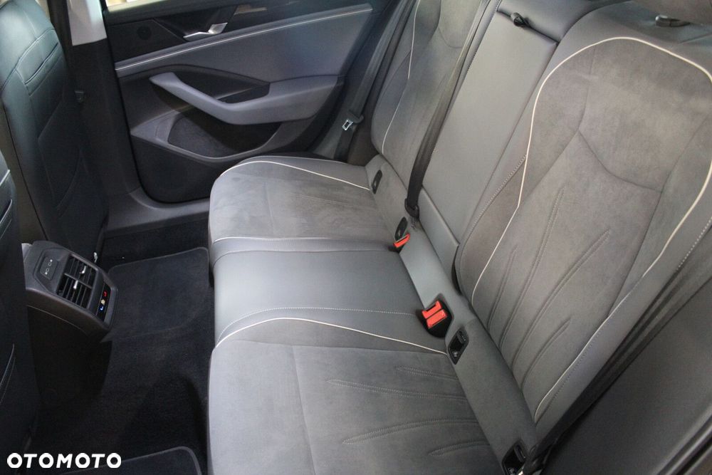 Volkswagen Passat Variant 2.0 TDI SCR Business DSG - 15