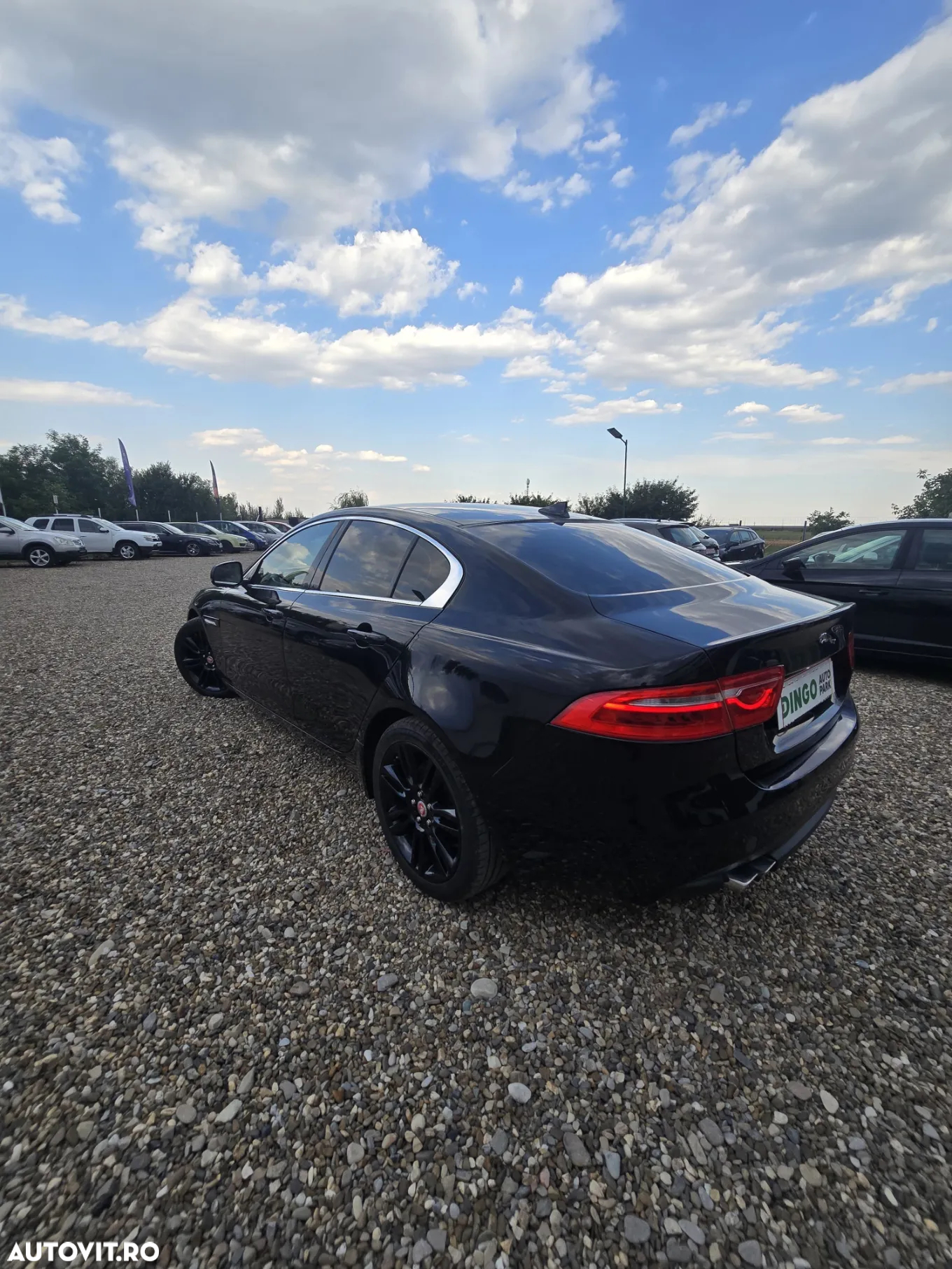 Jaguar XE 2.0 Prestige - 12