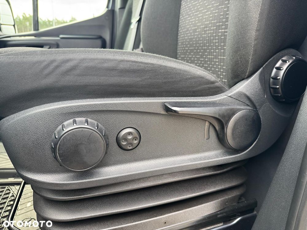Mercedes-Benz Sprinter 319 - 19
