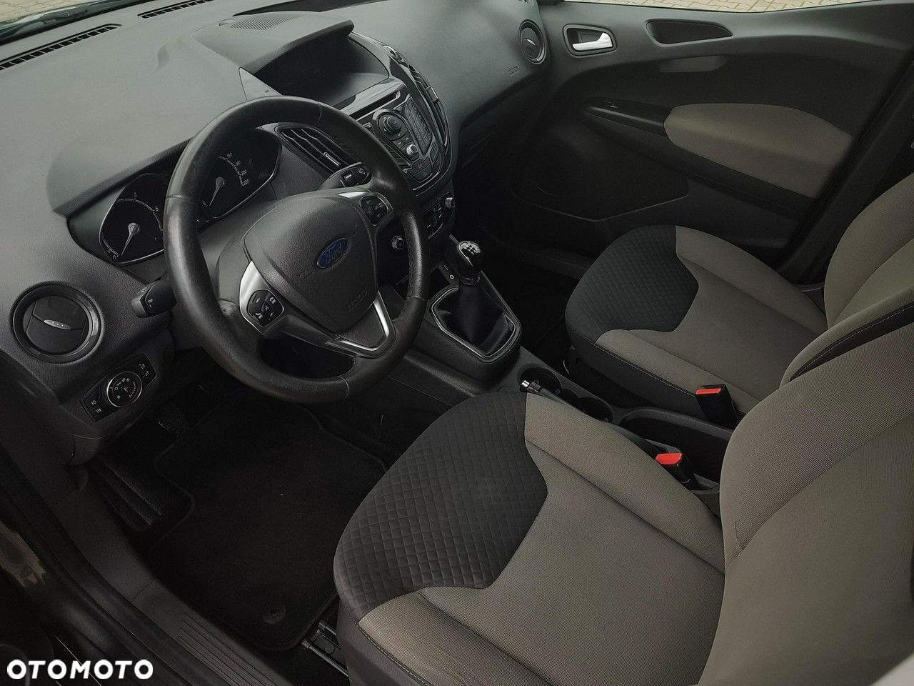 Ford Tourneo Courier - 10