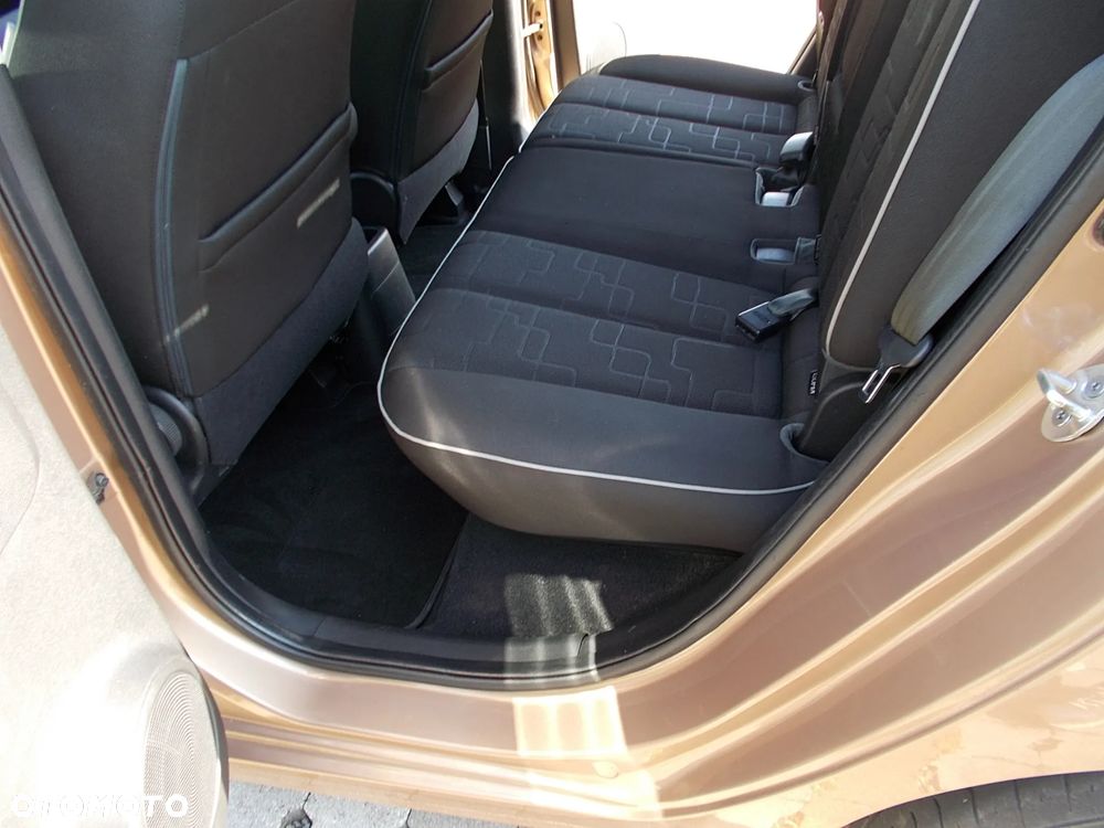 Kia Venga - 18