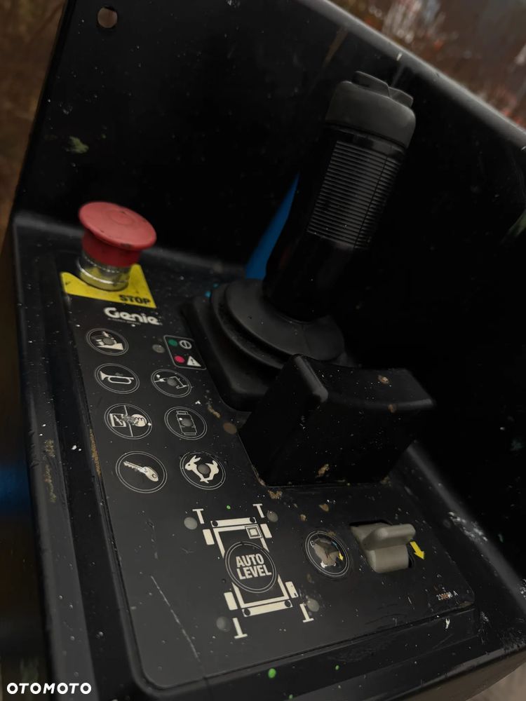 Genie Zwyżka Terenowa GS-4069RT Podnośnik Nożycowy Dźwig 14,5 metra jak Nowa z salonu! 1300 mtg. 2016 rok, Fabryczna przetwornica! 2x Gniazdo 230v góra dół. Pochodzi z Norweskiego urzędu Komuny. Zadbana! 4x4 Silnik Kubota. Zero Luzów i wycieków. Aktualne Serwisy DEKRA BMWT. Wysuwany Balkon. Sterowana z dołu i góry. Okazja Tanio !! Dokumentacja! Bez DPF, adBLUE - 28