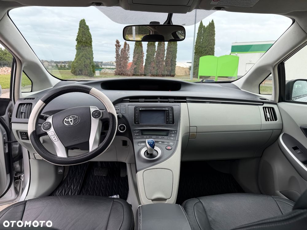 Toyota Prius 1.8 HSD Prestige - 12