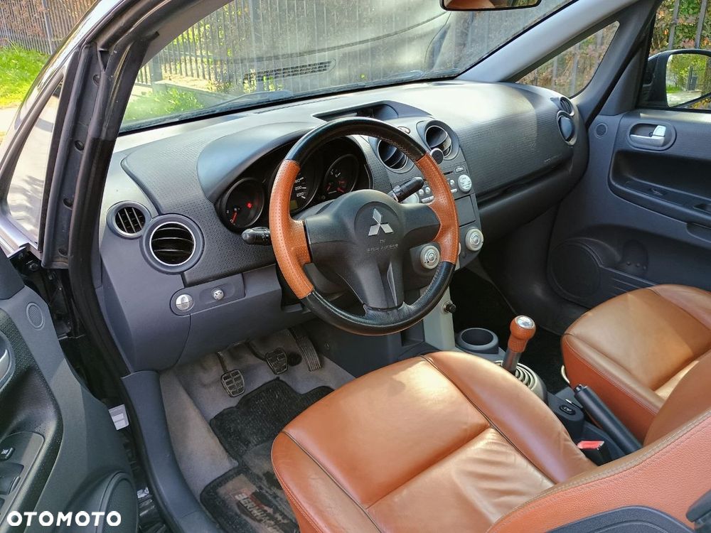 Mitsubishi Colt 1.5 Invite - 11