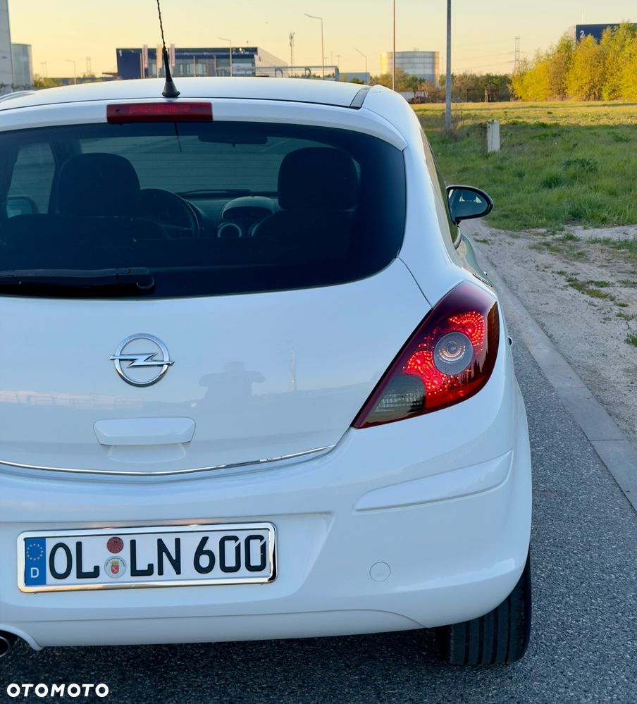 Opel Corsa 1.4 16V Color Edition - 32