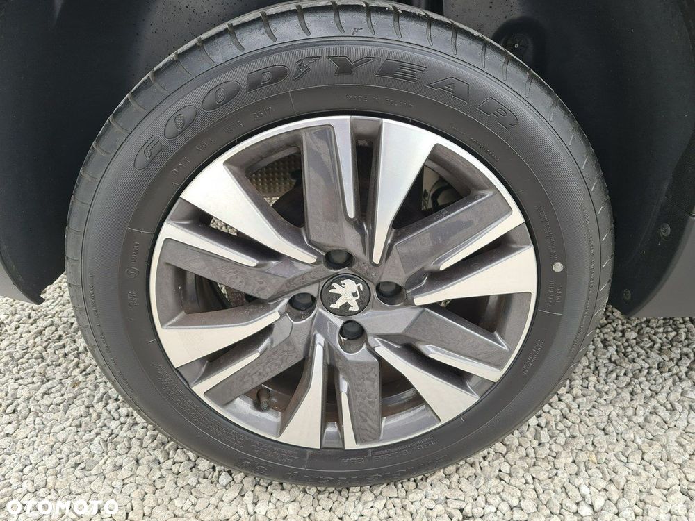 Peugeot 2008 1.2 Pure Tech GPF Allure S&S - 31