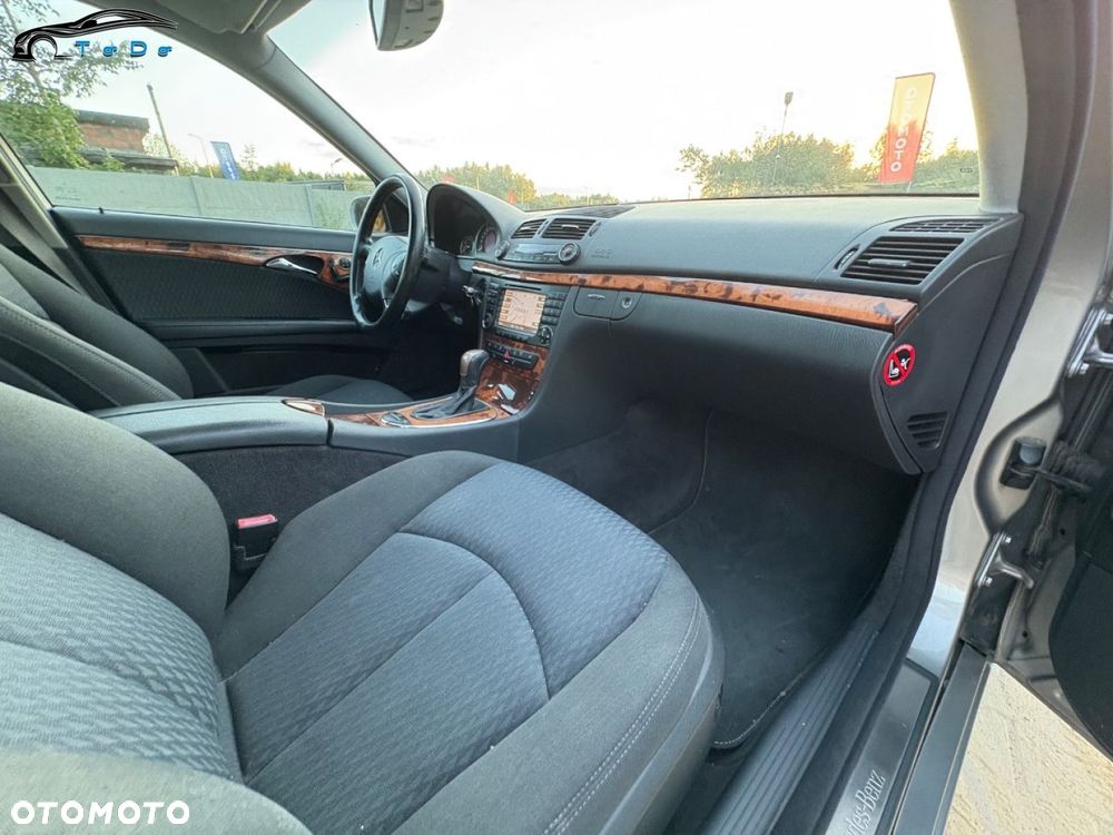 Mercedes-Benz Klasa E 500 4-Matic T Elegance - 33