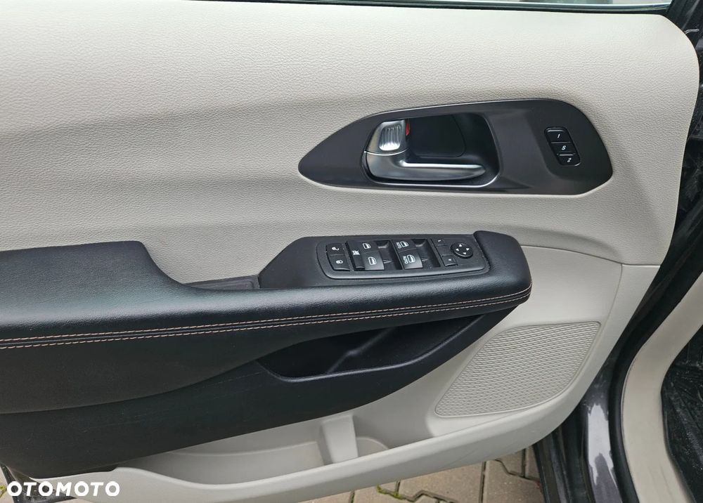 Chrysler Pacifica - 21