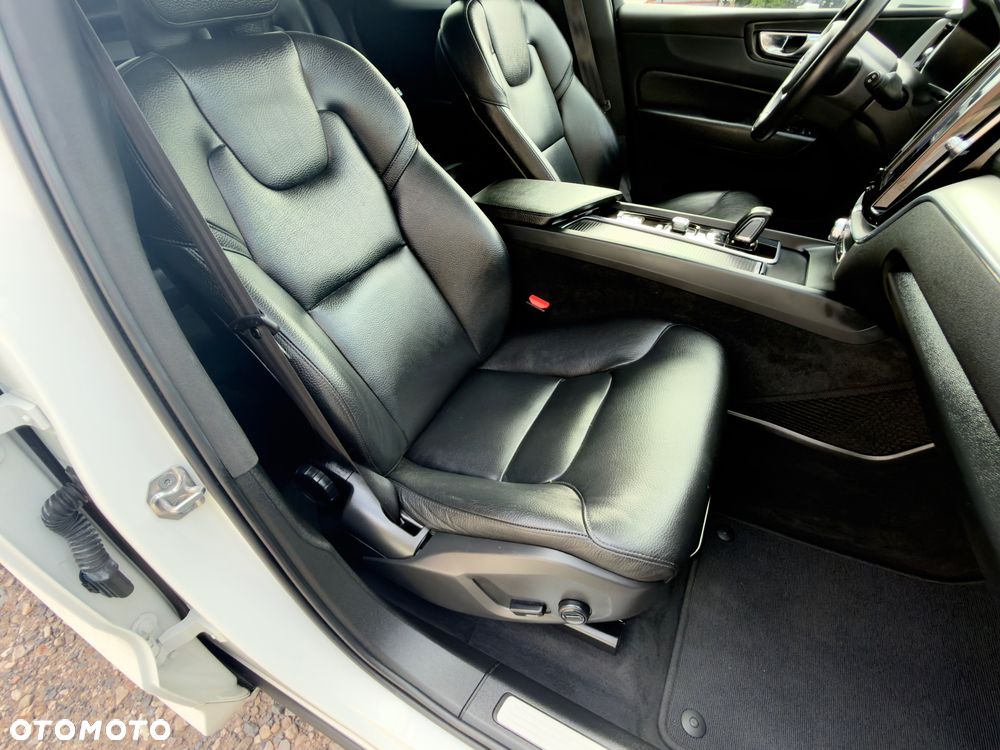 Volvo XC 60 B4 B Geartronic Momentum Pro - 23