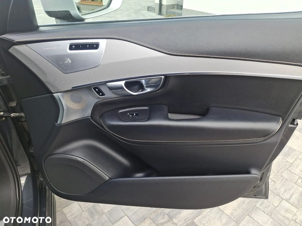 Volvo XC 90 D5 AWD Geartronic RDesign - 26