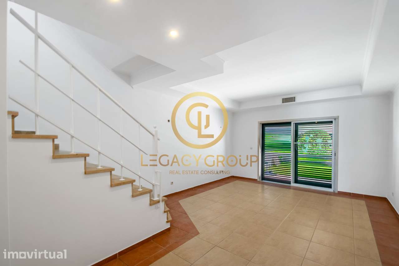 Moradia T2 geminada de canto com logradouro privativo, garagem em b... - Grande imagem: 2/40