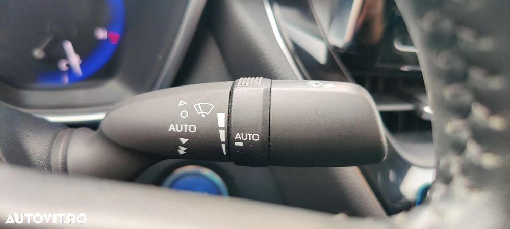 Toyota Corolla 1.8 HSD Dynamic - 8
