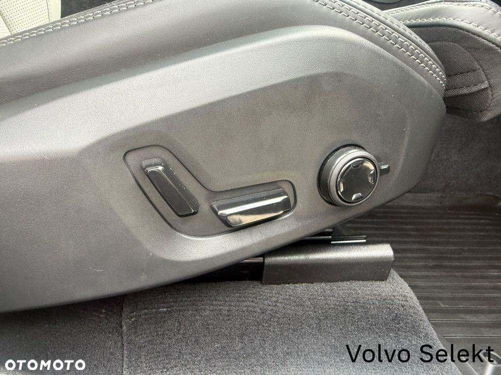 Volvo XC 60 - 30
