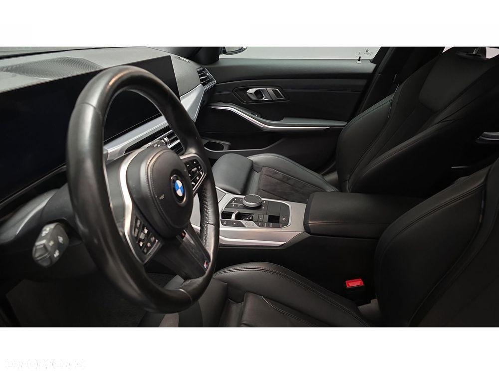 BMW Seria 3 320d xDrive mHEV M Sport - 30