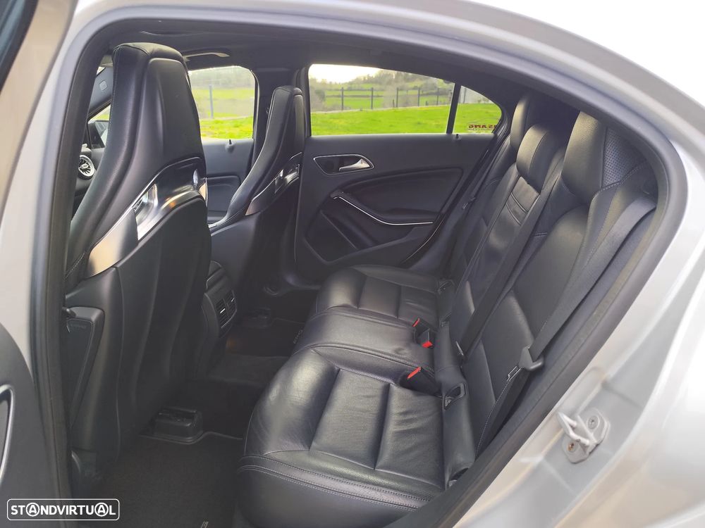 Mercedes-Benz A 45 AMG 4-Matic - 8