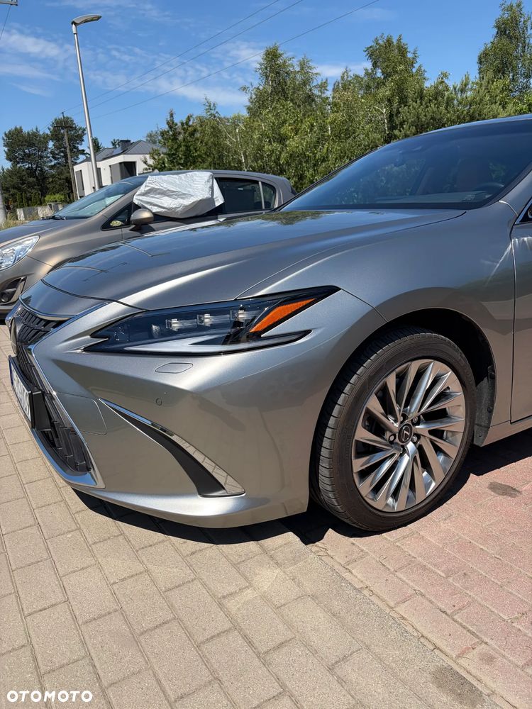 Lexus ES - 3