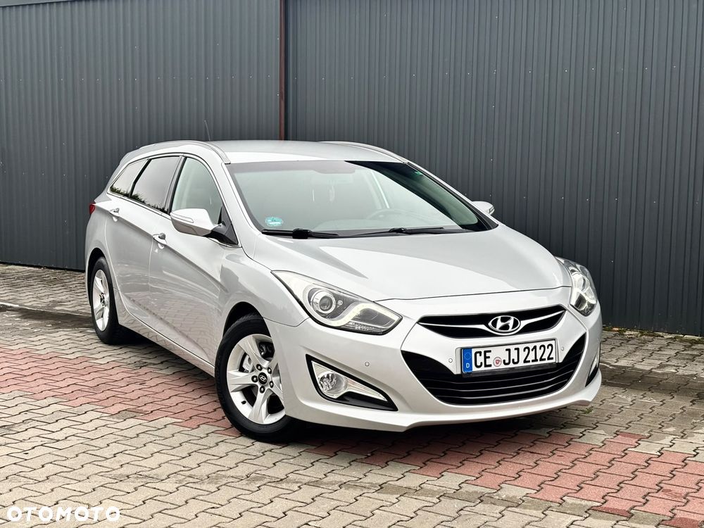 Hyundai i40 i40cw 1.7 CRDi Fifa World Cup Edition - 1