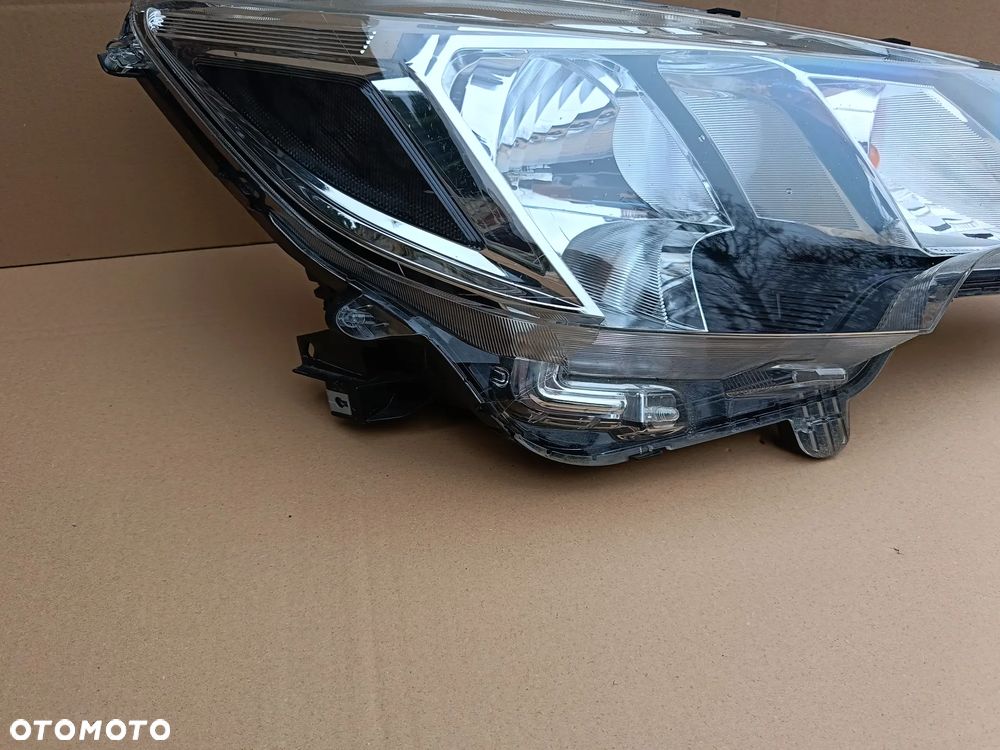 Lampa przednia prawa Mitsubishi Space Star reflektor - 3