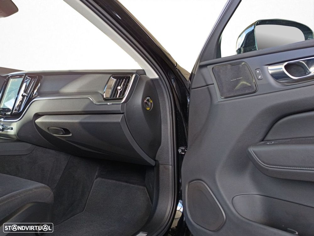 Volvo XC 60 2.0 B4 Momentum Plus Geartronic - 13