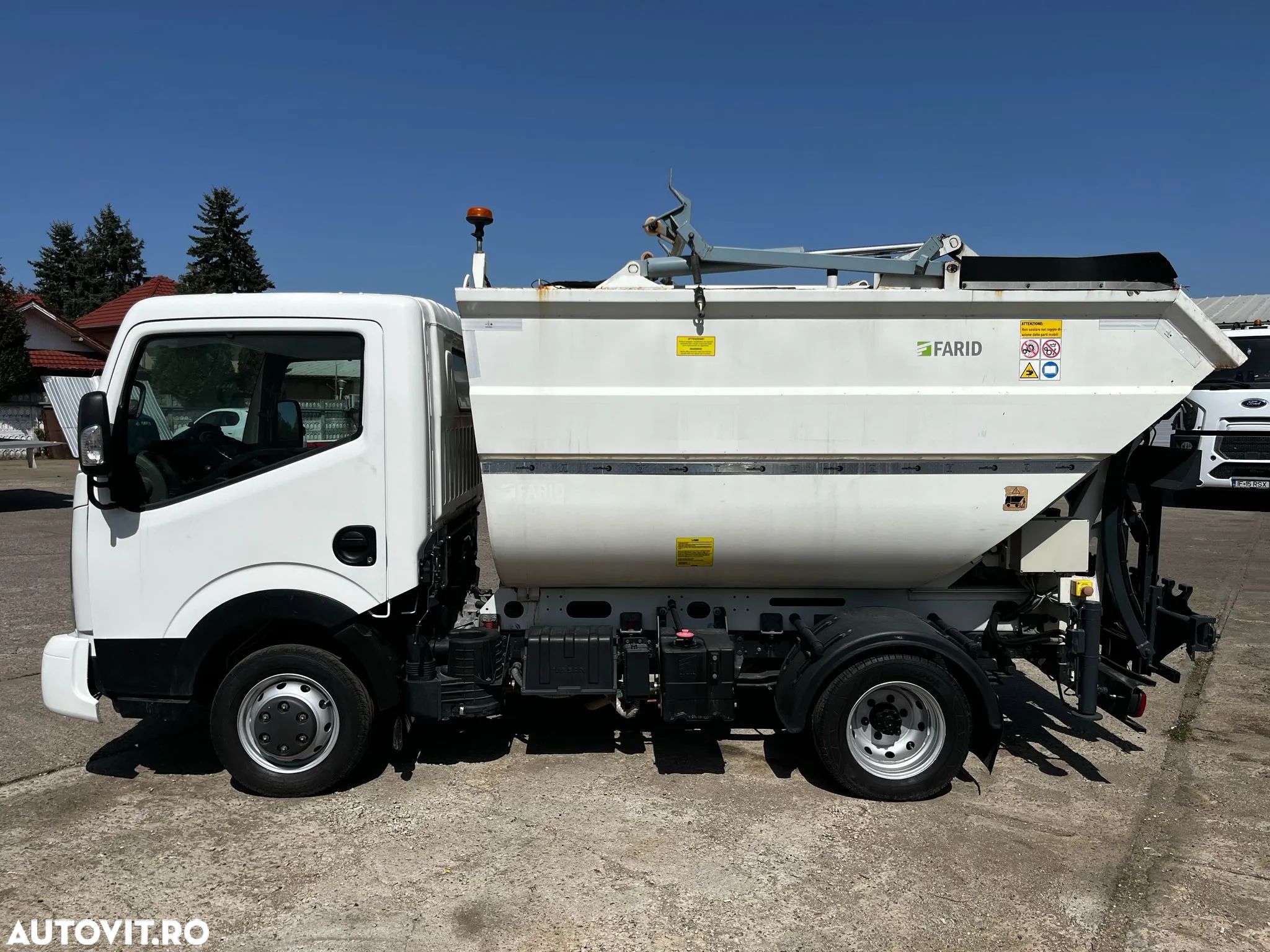 Nissan NT 400 Cabstar - 1