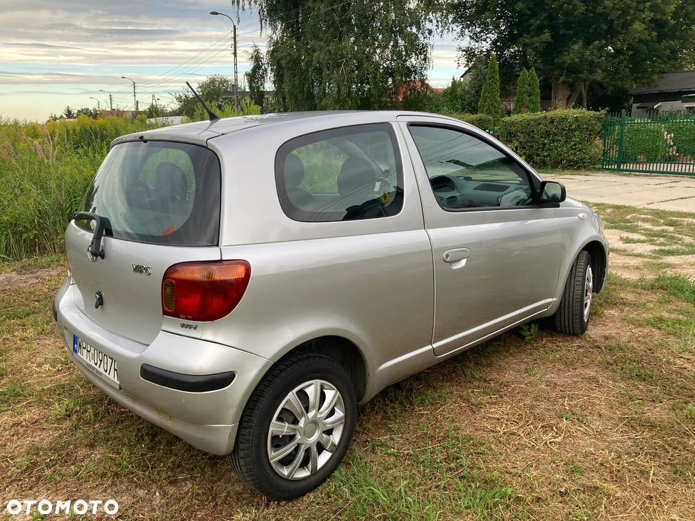 Toyota Yaris 1.0 Base - 4
