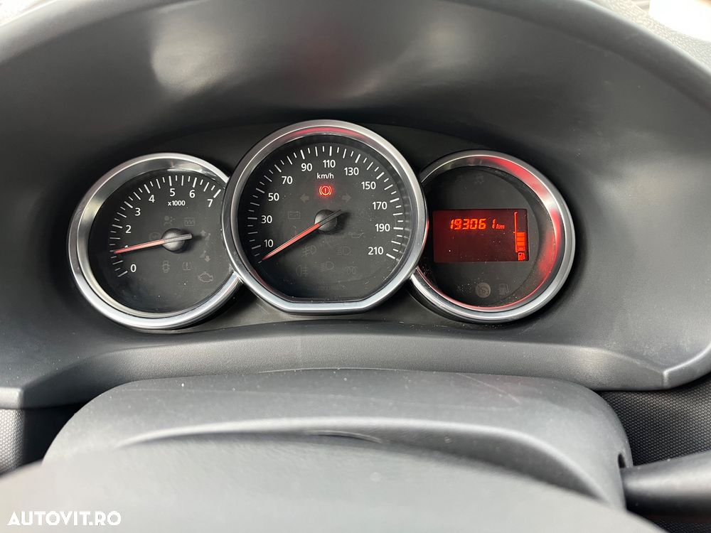 Dacia Sandero TCe 90 Celebration - 11